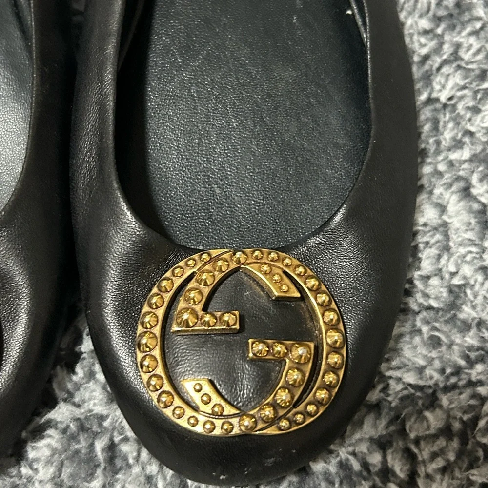 Gucci Black Flats with Gold Emblem - Picture 4 of 6